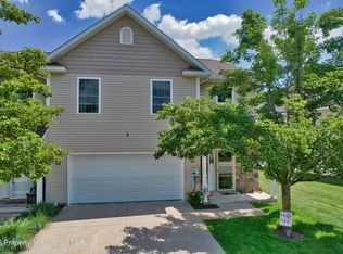 233 Shadow Wood Cir, Archbald, PA 18403