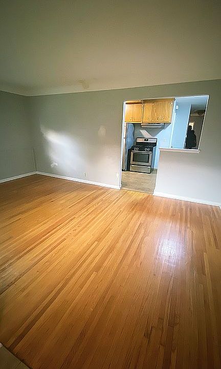 1st image of 854 21st Ave N