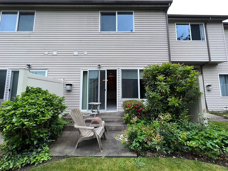 418 17th St SE #6C — Photo 22