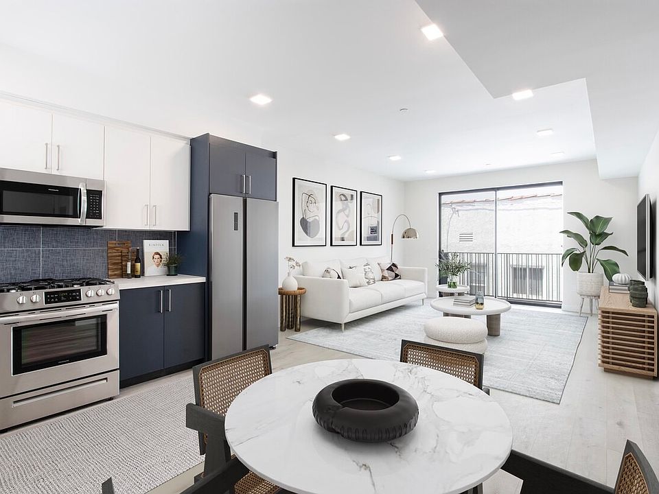 2nd image of 1111 N Kenmore Ave #306