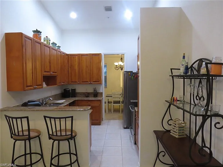 1305 Mariposa Cir #202 — Photo 3
