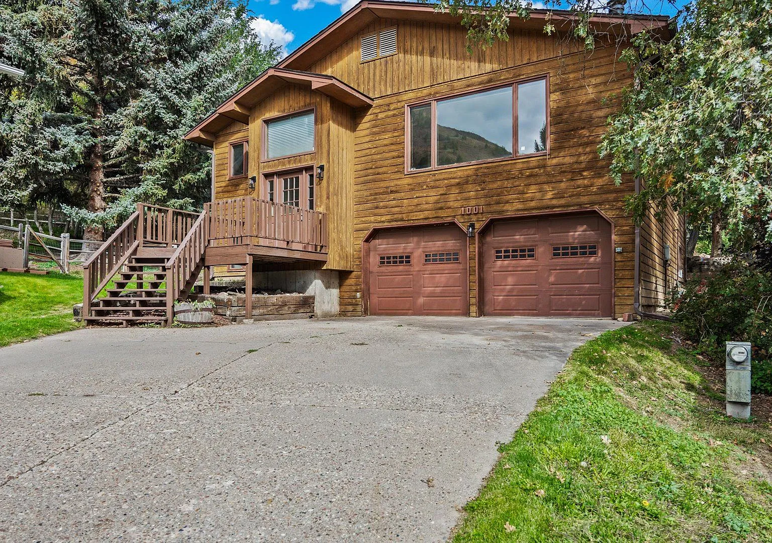 Move-In Special: $300 rent credit applied toward January's rent if approved and moved in by 12/15. — Photo 1