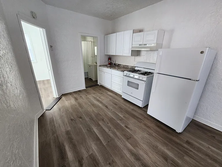 615 N 8th St #5 — Photo 4