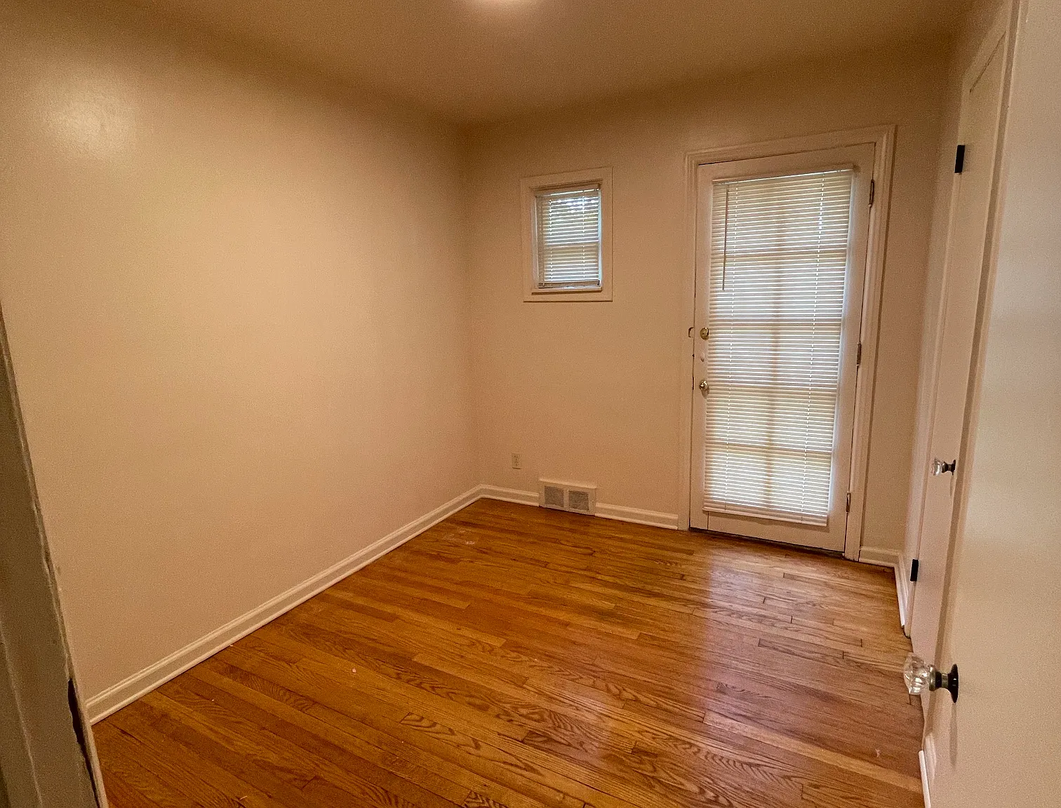 3 bed, 1000 sqft, $1,450 — Photo 4