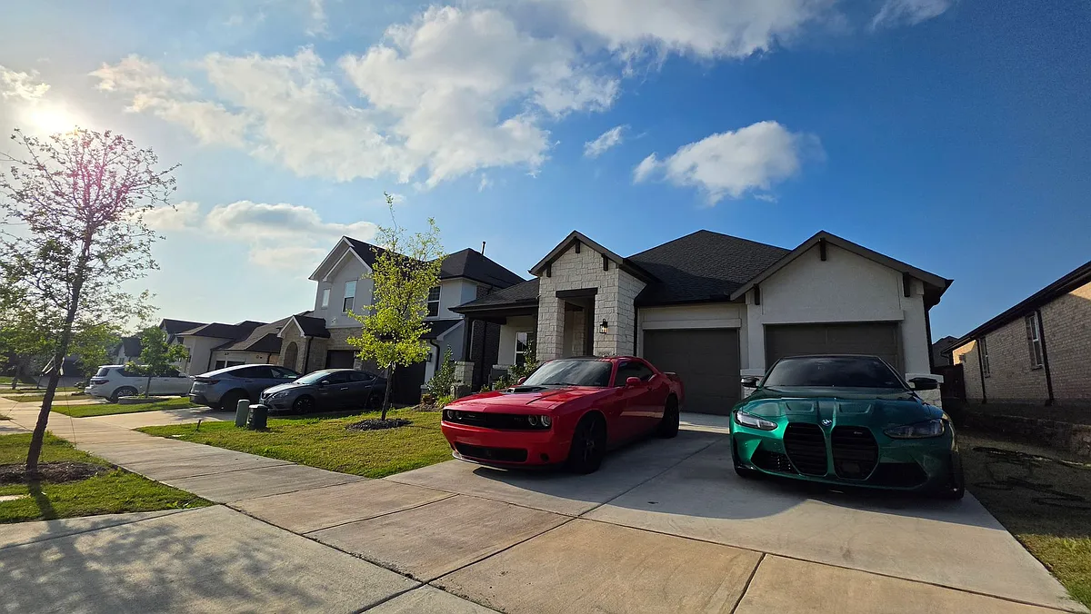 Building Photo - 1513 Larson Ln