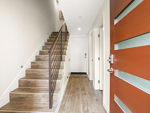 4th image of 804 Ostend Ct