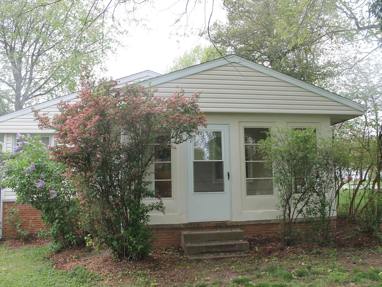 3 bed, 1950 sqft, $1,800 — Photo 4