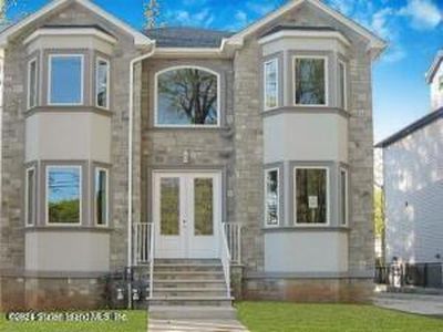 18 Dole St, Staten Island, NY, 10312