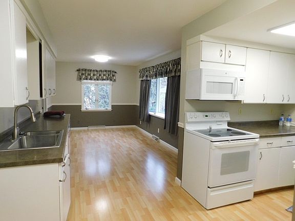 5th image of 613 Roycroft Ave