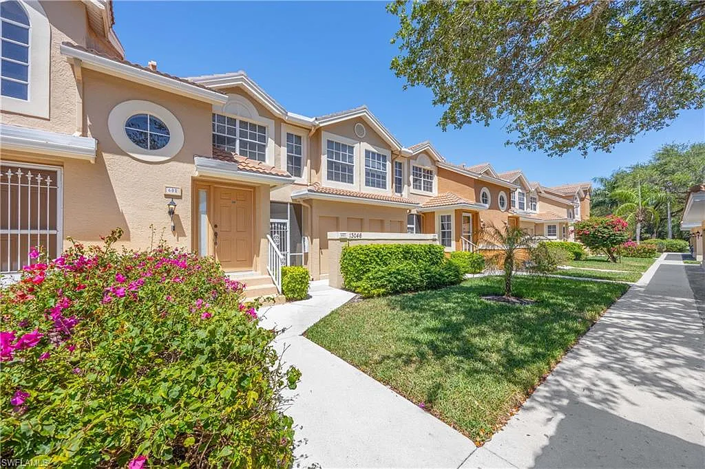 2 bed, 2.0 bath, 1076 sqft, $2,000 — Photo 2