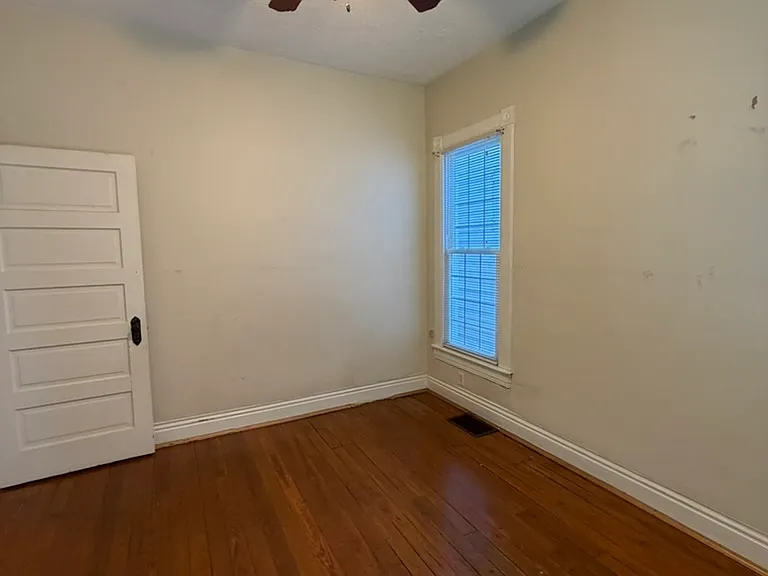 427 Montana Ave — Photo 13