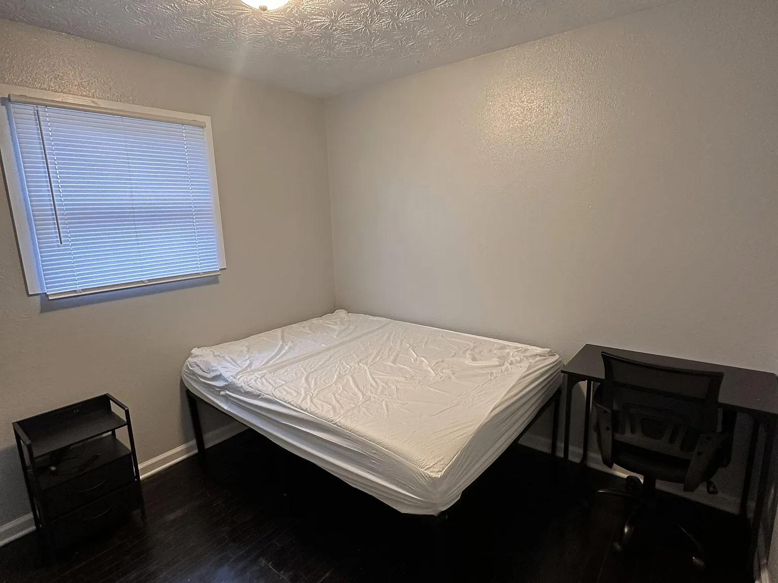 4 bed, 2.0 bath, 1200 sqft, $845 — Photo 1