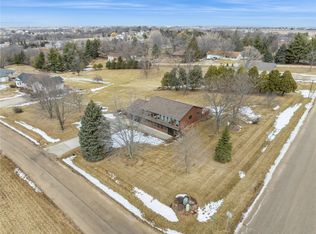 2922 Skyview Ln NE, Swisher, IA