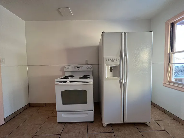 403-405 1/2 W Granite St — Photo 11
