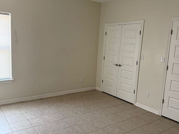 5th image of 2609 Larkspur Ave #1