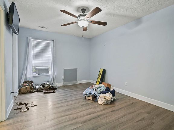 5th image of 4040 Longleaf Ln.