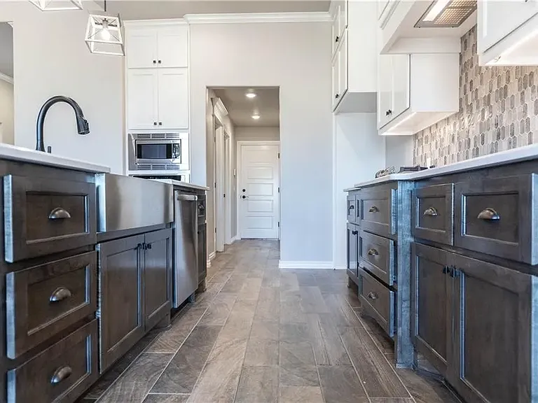 4201 Clevenger Dr — Photo 30