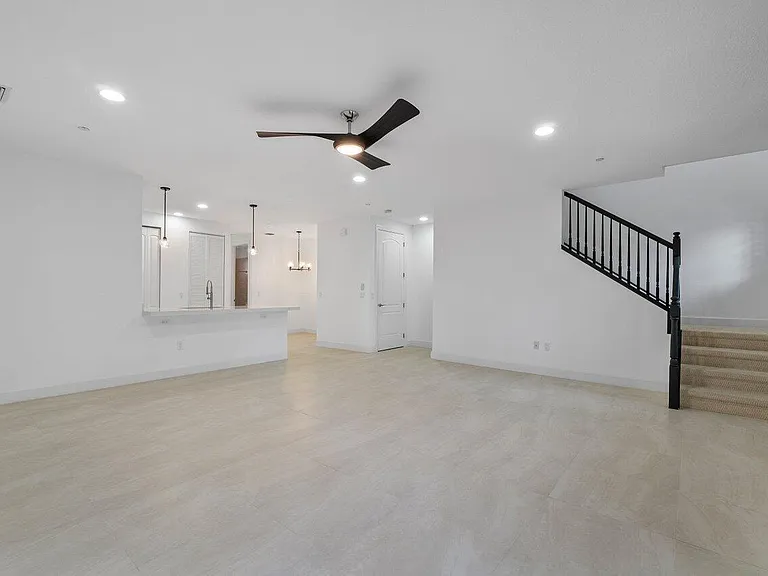 4886 NW 16th Ave — Photo 11