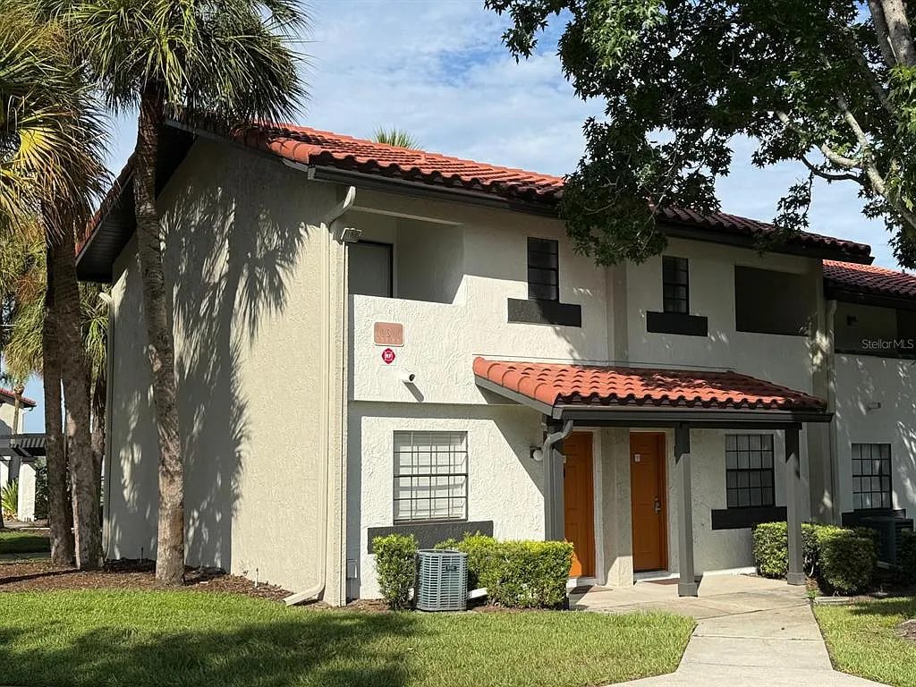 1 bed, 1.5 bath, 745 sqft, $1,500 — Photo 2