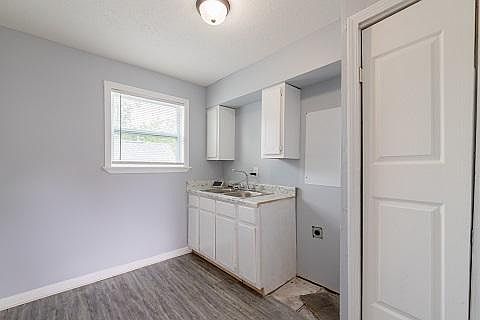 3rd image of 712 N 5th St #4