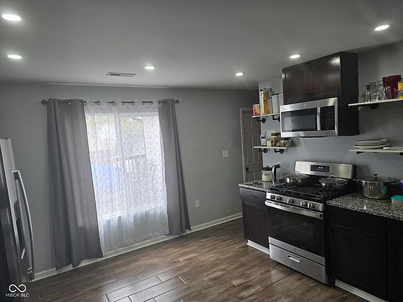 3rd image of 3544 Eisenhower Dr