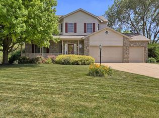 208 Fox Run Dr, Mahomet, IL 61853