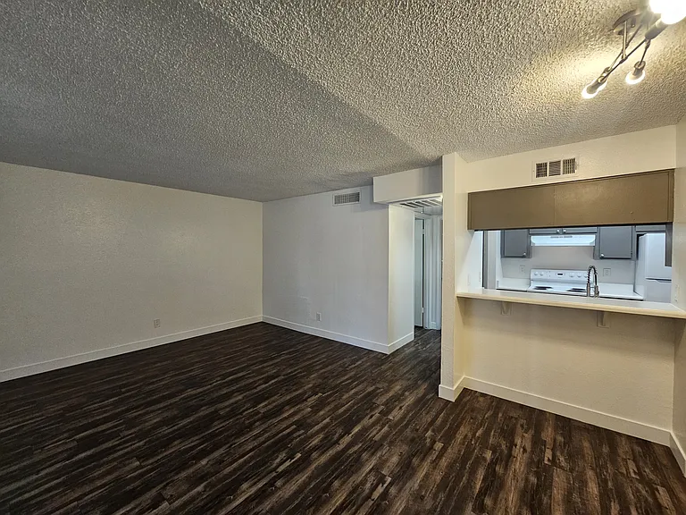 The Pacifica - 1 & 2 bedrooms units - washer/dryer in units — Photo 14