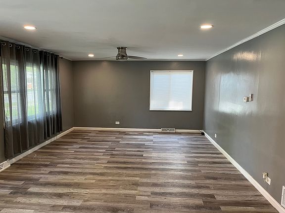 4th image of 15442 Dorchester Ave