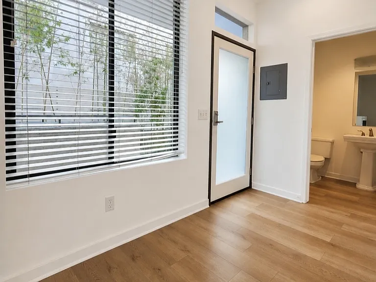 1226 23rd St #9 — Photo 3