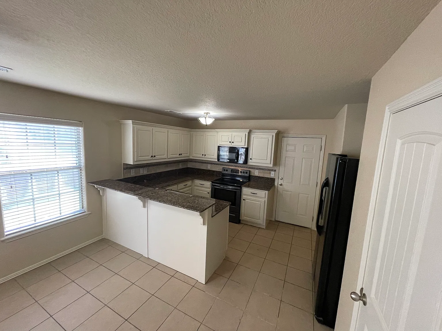 2 bed, 1000 sqft, $1,500 — Photo 4