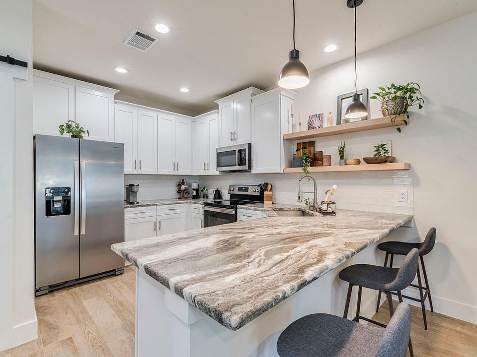 1st image of 7 Stone Creek Cir