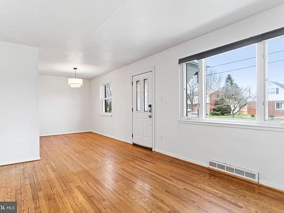 4th image of 1919 Princeton Ave