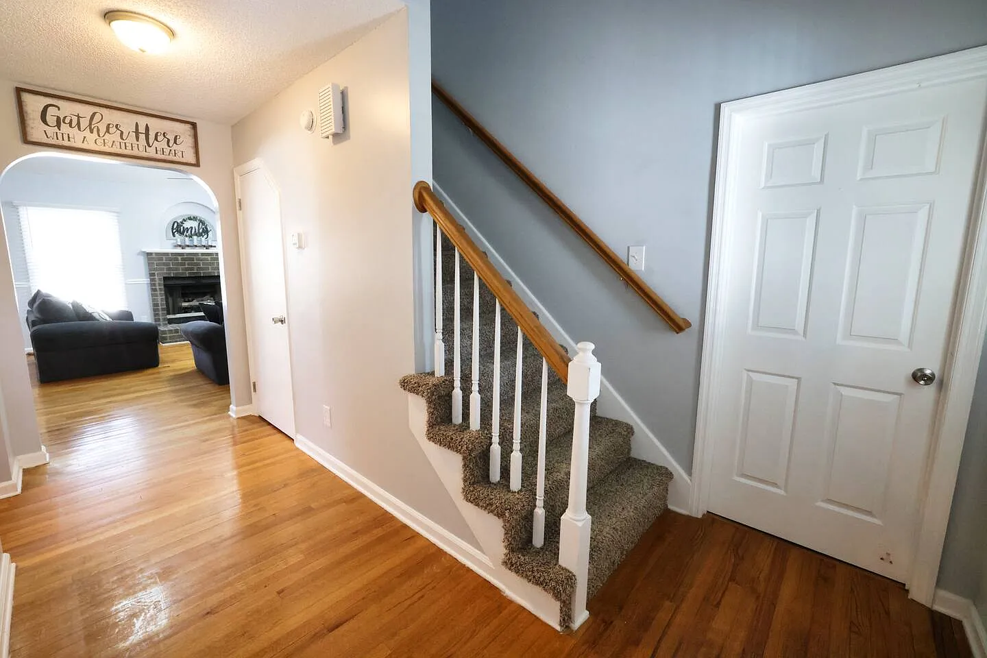 4 bed, 2.5 bath, 2400 sqft, $3,500 — Photo 4