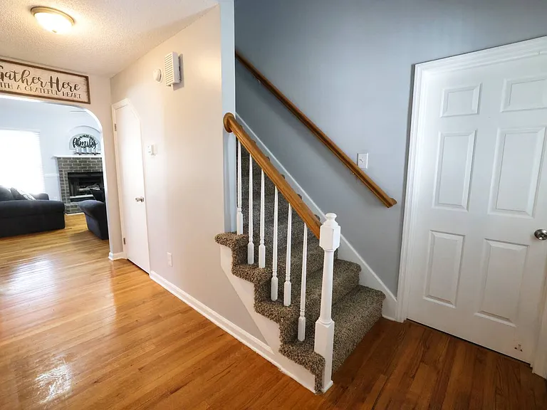 5456 Roxbury Dr — Photo 4
