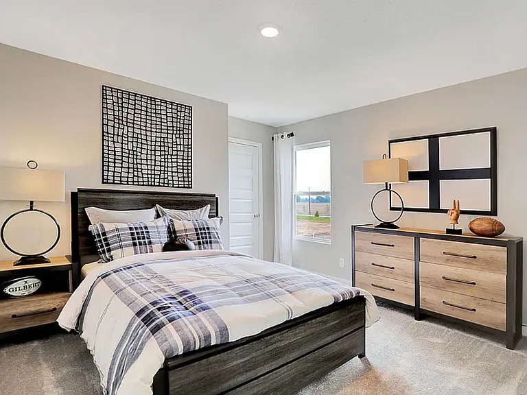 3793 Canterbury Dr — Photo 4