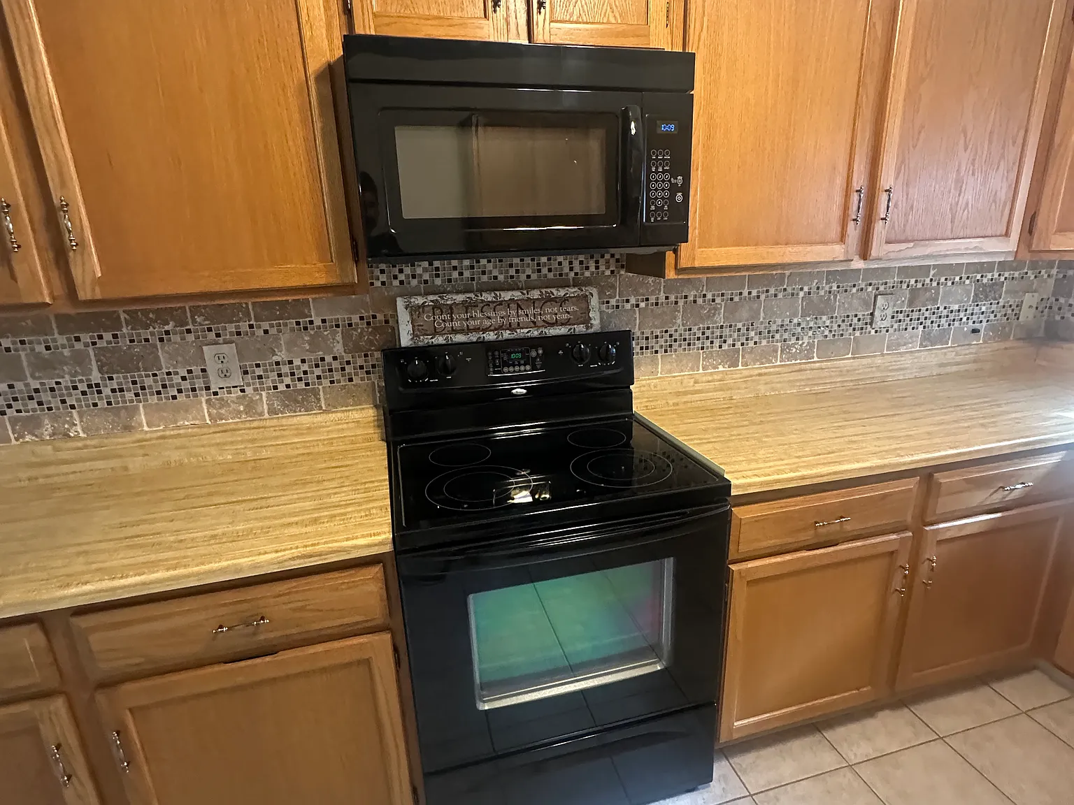 3 bed, 1359 sqft, $2,300 — Photo 3