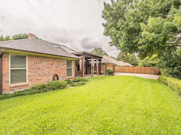 6724 Blue Meadow Dr — Photo 49