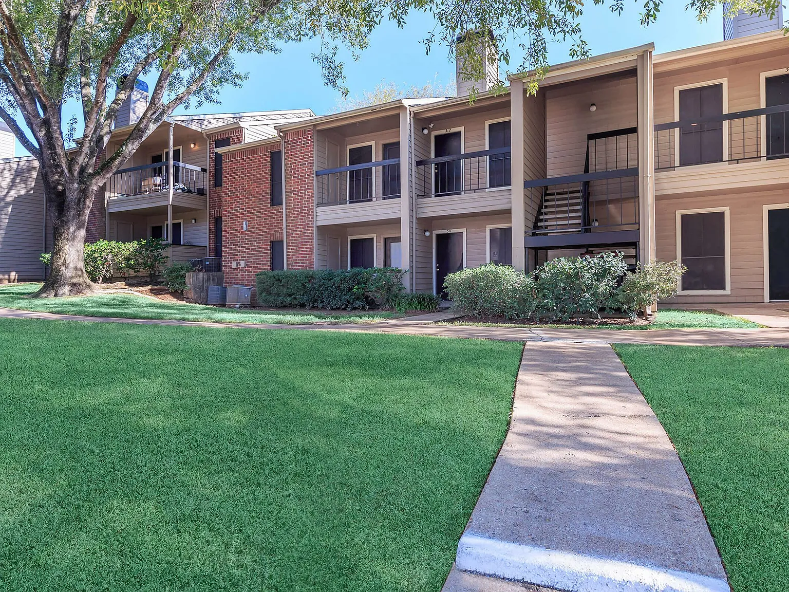 Stone Hollow Apartments — Photo 2