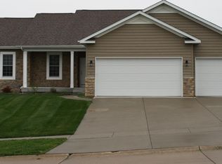 31 Blackstone Cir, Le Claire, IA 52753