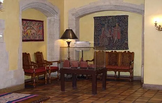 Rented by Steven Corcoran Real Estate | media 23