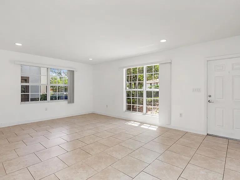 3525 NW 114th Ln — Photo 10