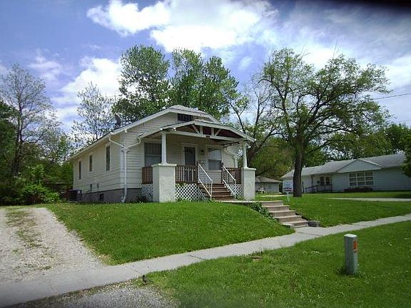 2nd image of 441 Wilson St