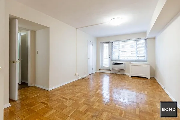 Rented by Bond New York | media 31