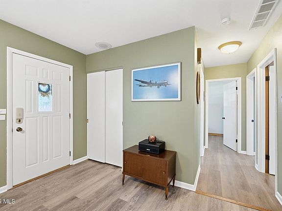 4th image of 1037 Rosedale St