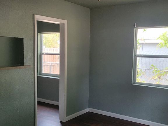 4th image of 456 S Redford Ln