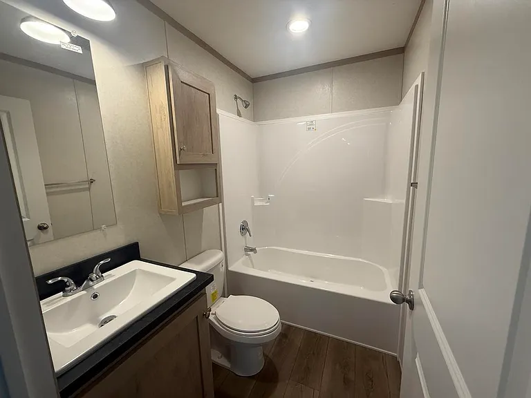 Colonial Manor — Photo 31