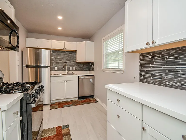 6422 Sherwood Dr — Photo 13