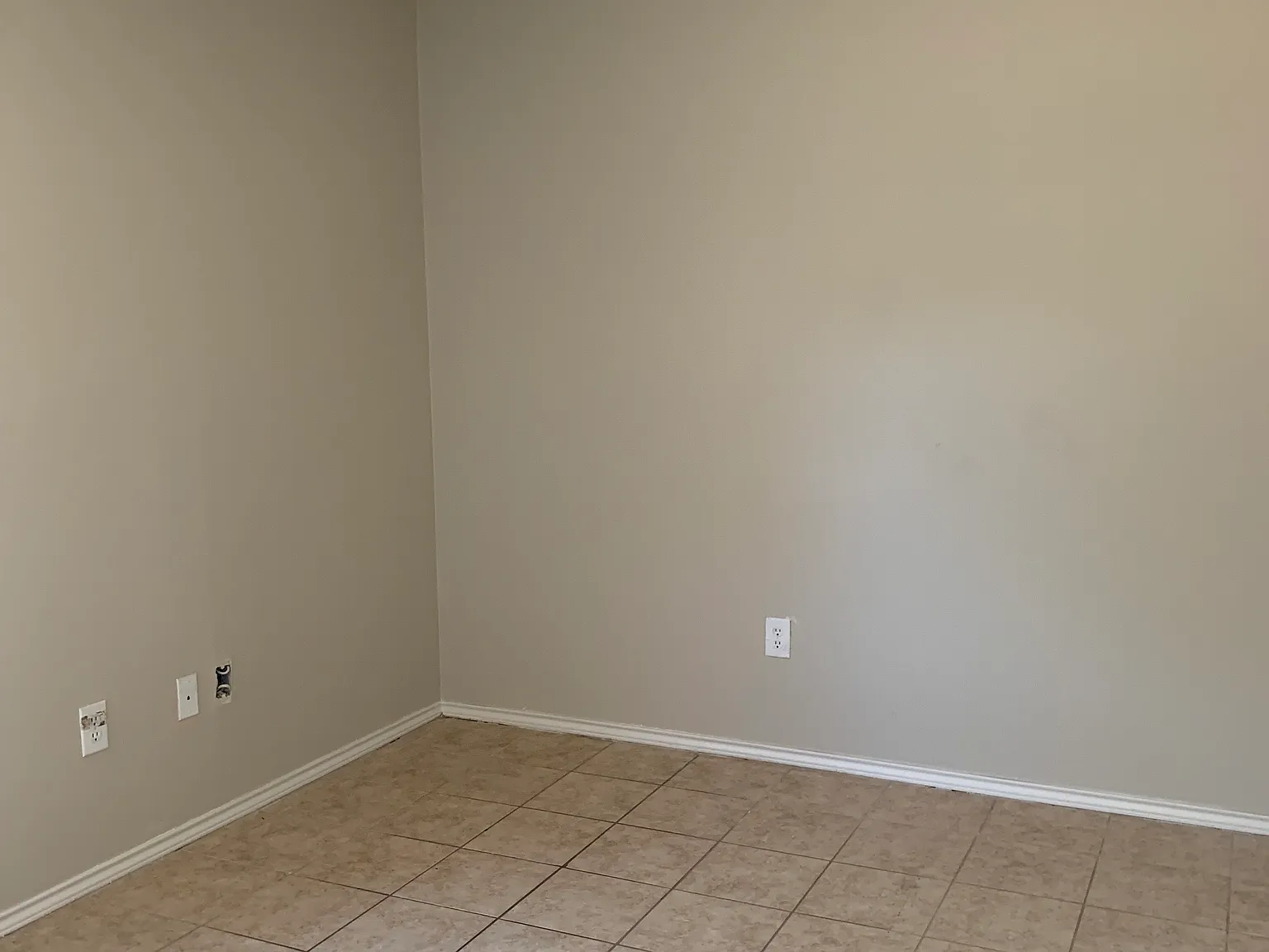 3 bed, 922 sqft, $1,400 — Photo 4