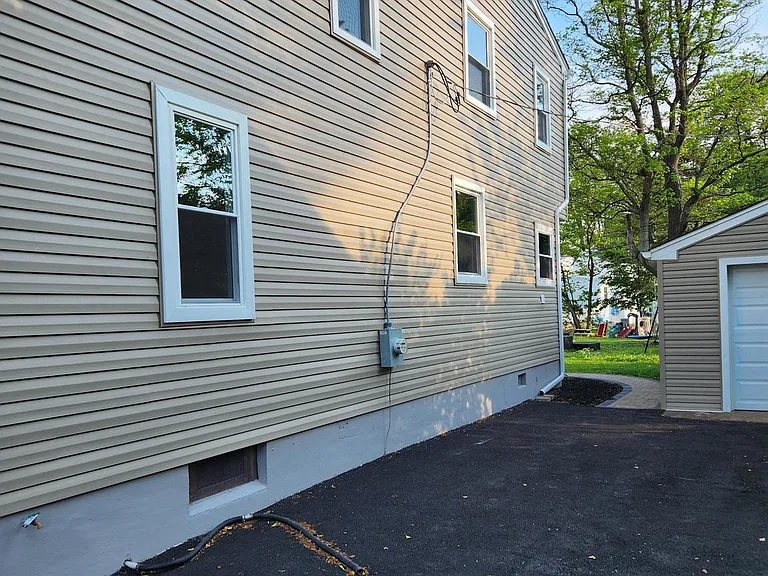 20 Oak Ave — Photo 3