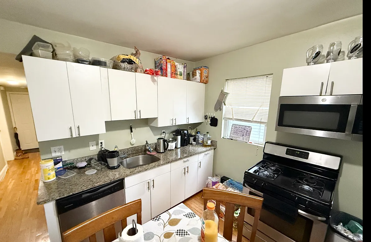 3 bed, 9999 sqft, $3,225 — Photo 1